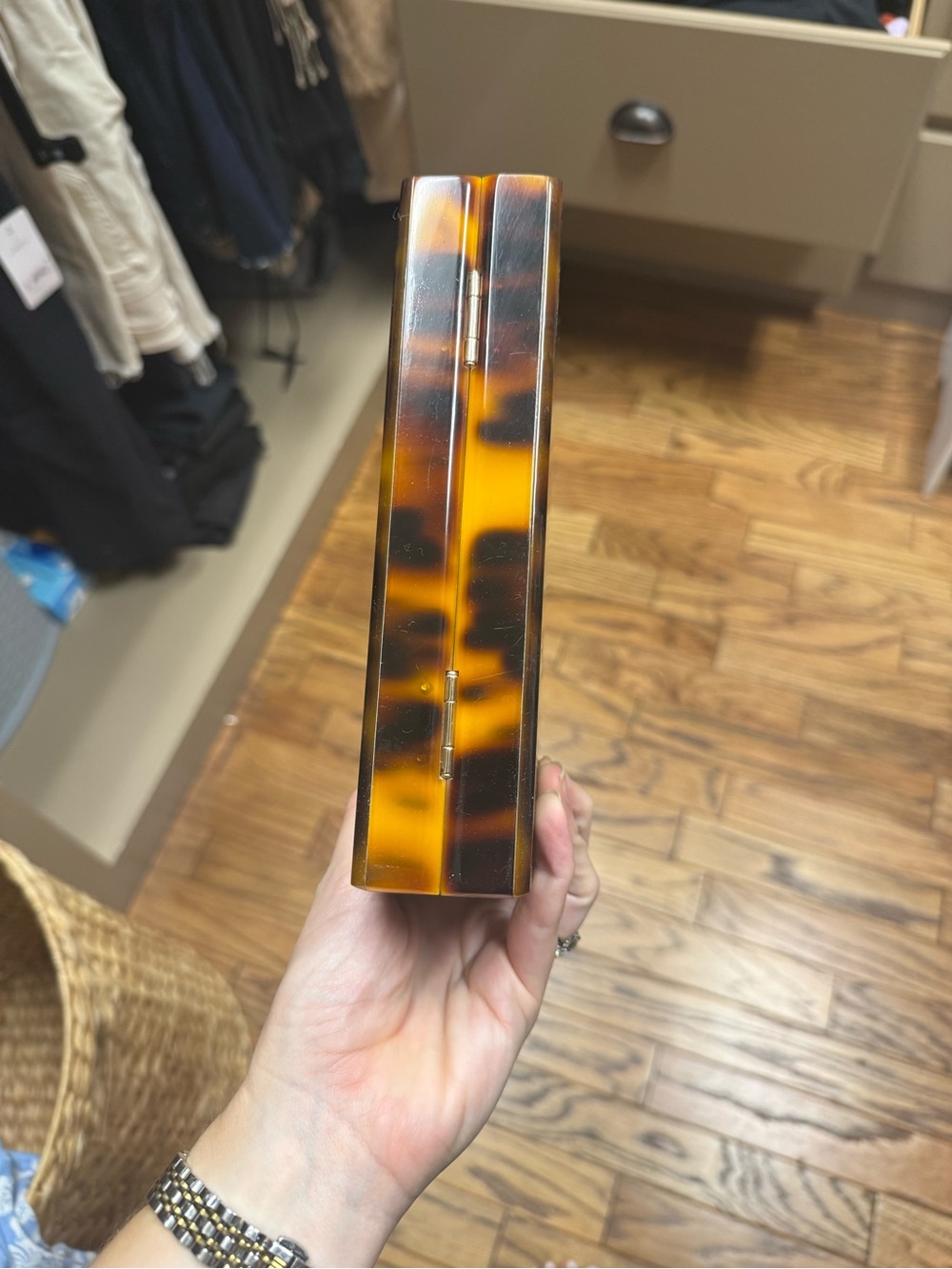 Tuckernuck Tortoiseshell Acrylic Clutch in Brown and Amber - Picture 4 of 6